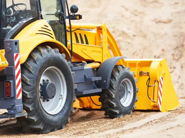 Ile kosztuje kurs na koparko ładowarkę? Sprawdź ceny i oferty szkoleń