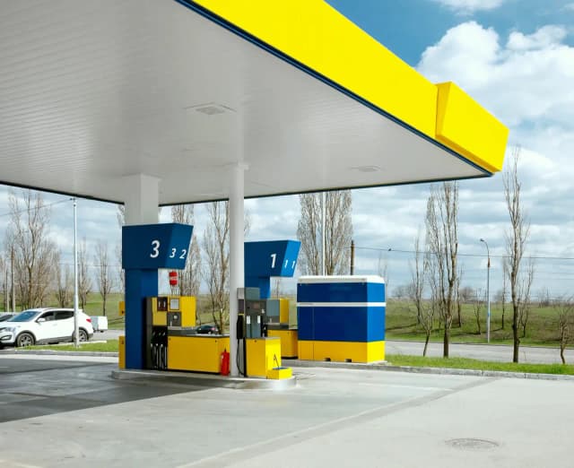 Ile kosztuje budowa stacji paliw? Poznaj ukryte wydatki i opcje finansowania Ile kosztuje budowa stacji paliw? Poznaj ukryte wydatki i opcje finansowania